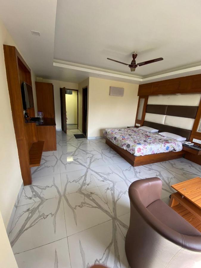 Hotel Woods View Масурі Екстер'єр фото